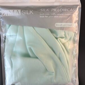 Zimasilk 100% natural mulberry silk queen pillowcase. Great for skin and hair!